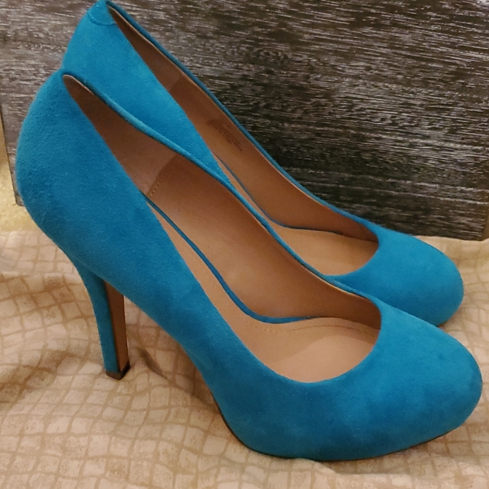 Steve Madden Blue suede pump, 10M
